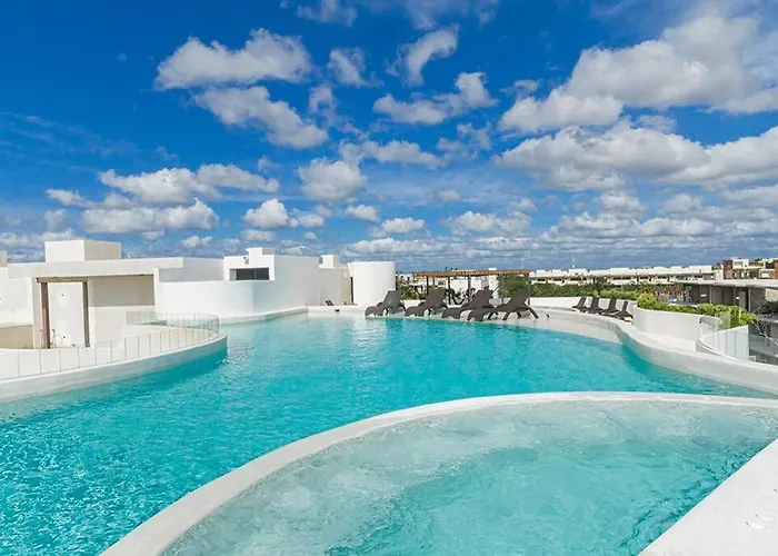2 Bedroom + Private Pool And Roof Terrace *
