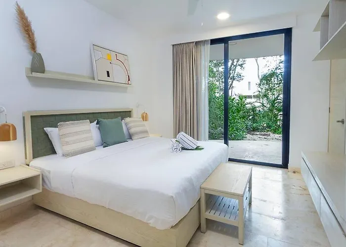 Apartment 2 Bedroom + Private Pool And Roof Terrace *