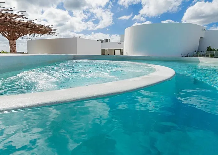 2 Bedroom + Private Pool And Roof Terrace Apartment